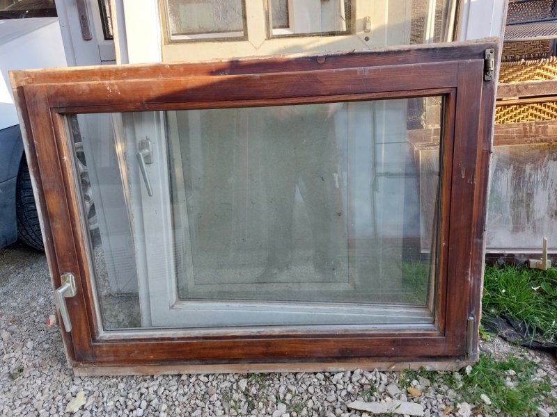 Fa hőszigetelt bukó-nyiló 2 réteg üveg sz;118 x m;88 cm kép szerinti állapot 32  ezer ft esetleg csere is.