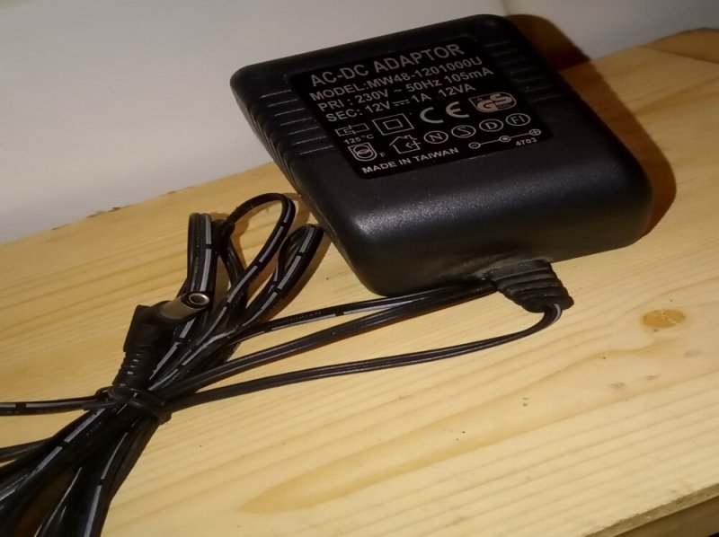 MW48-1201000U DC adapter 12V 1A működő