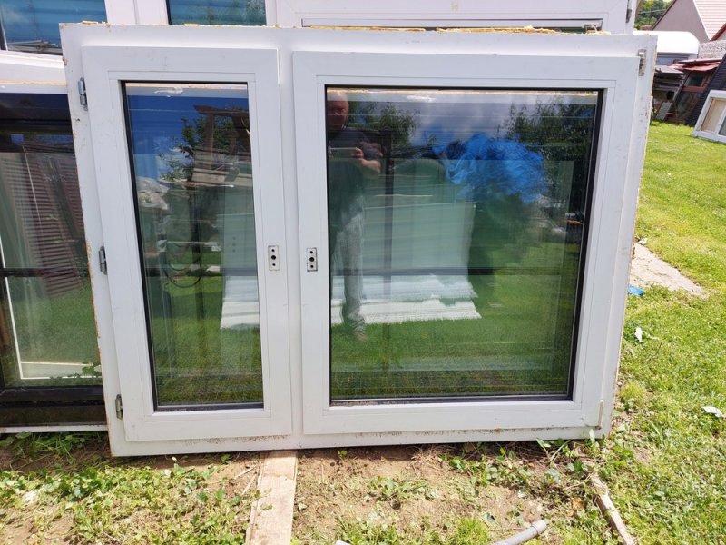 Műanyag bukó-nylló 2 réteg hőszigetelt üveg 162 x 125 cm kép szerinti állapot  1 db ár;48 ezer ft esetleg csere is.