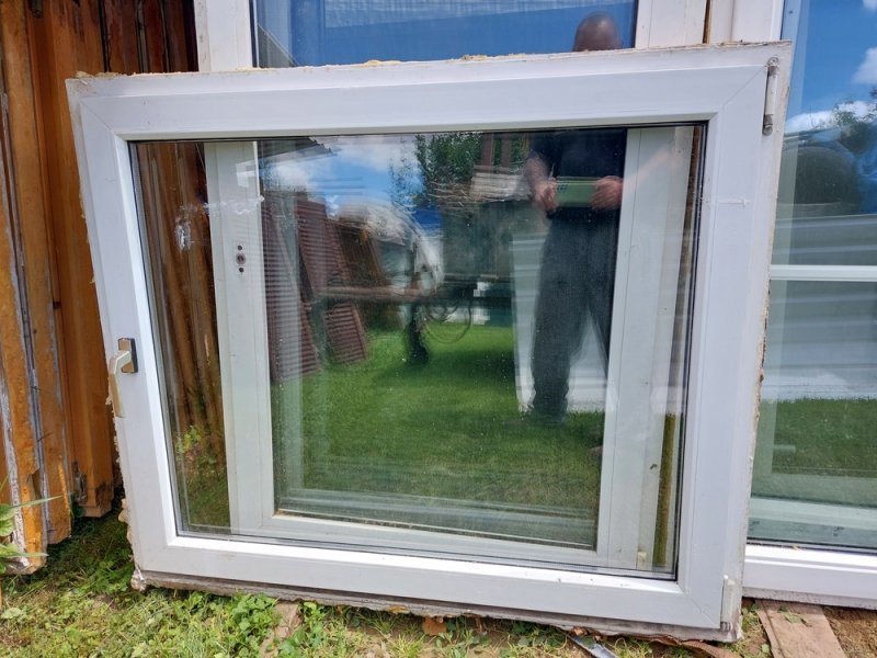 Műanyag  bukó-nylló 2 réteg hőszigetelt üveg sz;120  m;100 cm  kép szerinti  állapot  ár;32 ezer ft esetleg csere is.