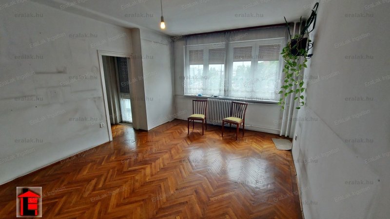 Győr-Belvárosi - felújítandó - tégla lakás eladó!