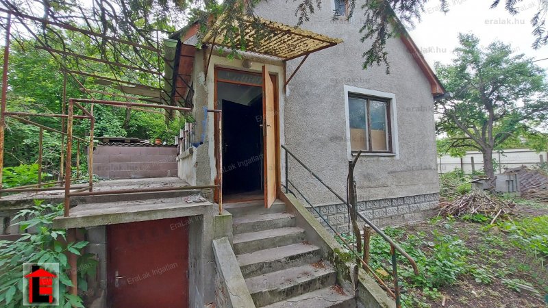 Győr-Pósdombon zártkerti ingatlan eladó! 