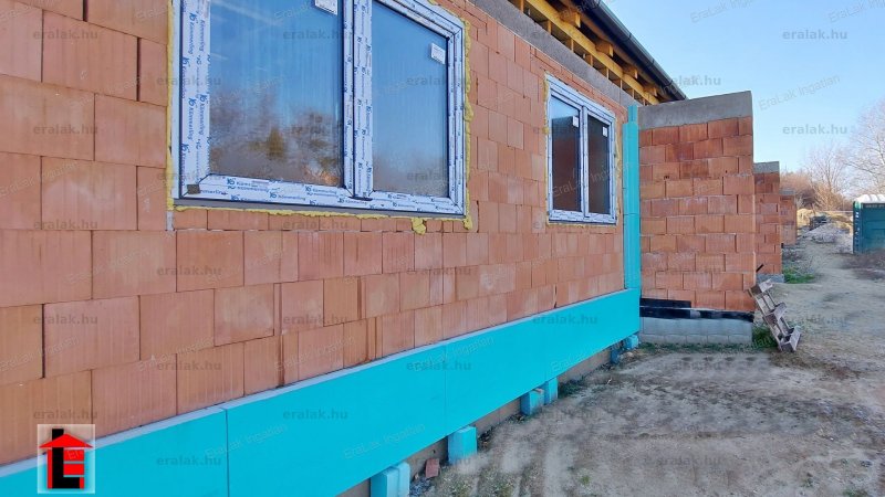 Tatabánya-Kertvárosban ÚJ ÉPÍTÉSŰ-KULCSRAKÉSZ-ENERGIATAKARÉKOS sorházi lakás ELADÓ