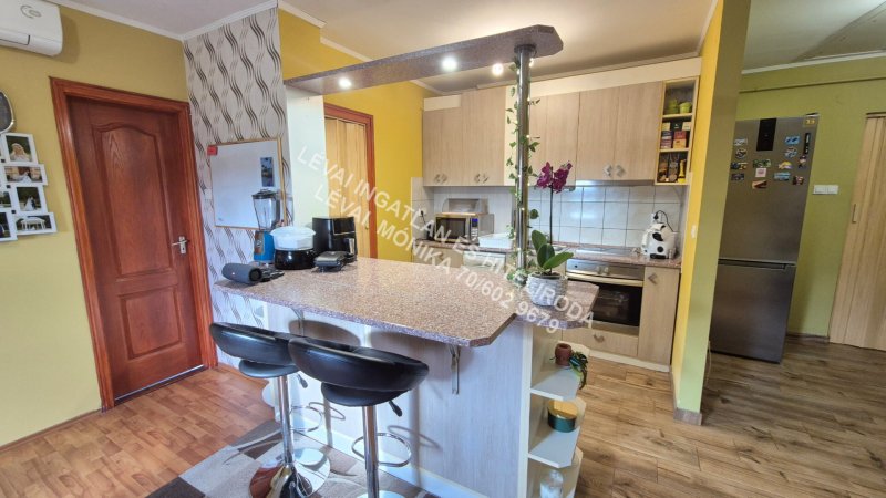 Árcsökkenés!56 m2-es modern, fiatalos 2.emeleti tetőtéri lakás eladó Békéscsabán