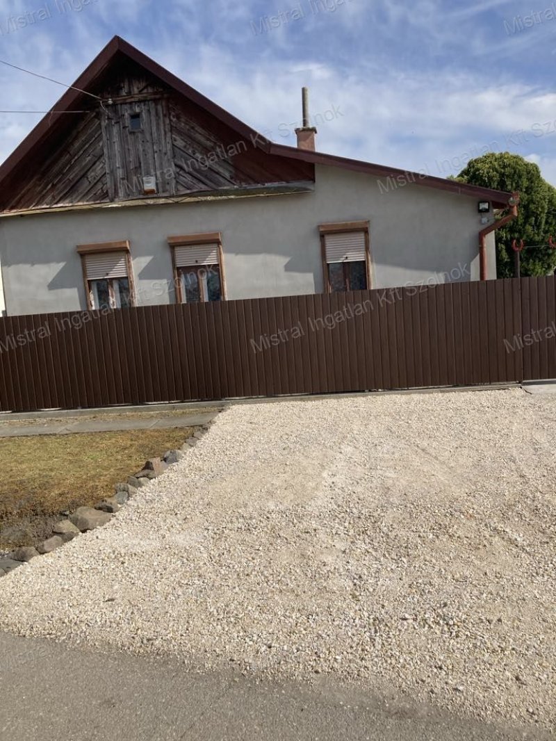 Eladó Zagyvarékason egy 3 szobás családi ház