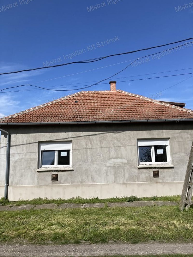 Eladó Zagyvarékason egy 4 szobás családi ház