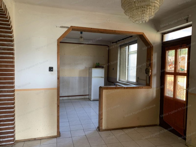 Rákócziújfaluba eladó egy 130 m2-es kétszintes 3 szobás családi ház !