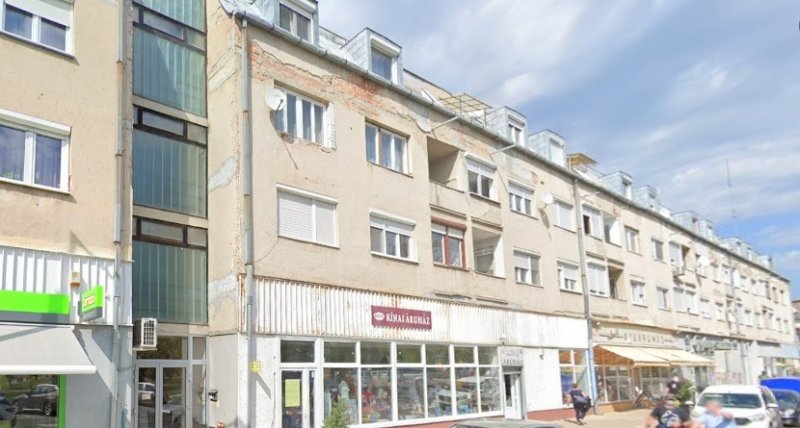 Mezőtúr főterén elhelyezkedő, 35 nm társasházi lakás eladó !