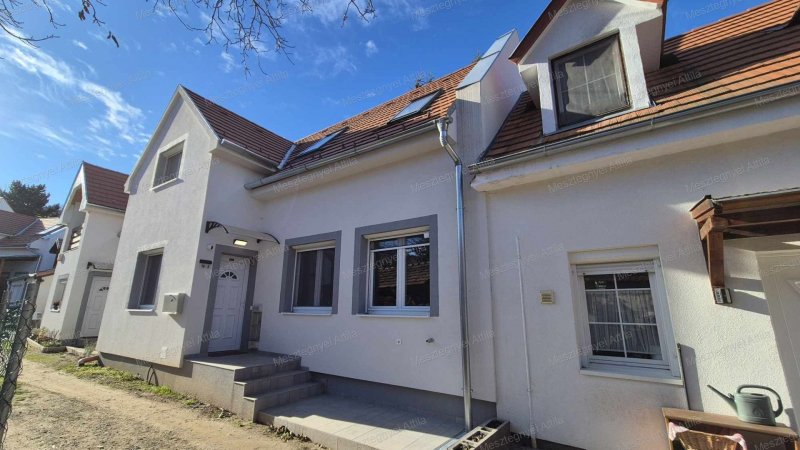 Eladó sorház Sopron Hajnal tér közelében – Azonnali költözés!