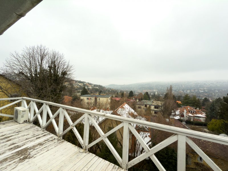 Örök panorámás luxuslakás eladó Törökvészen, Budapest 2. kerületében