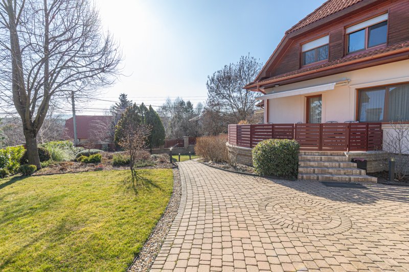 Eladó luxus családi ház Rókahegyen – panorámás, exkluzív otthon minden kényelemmel!