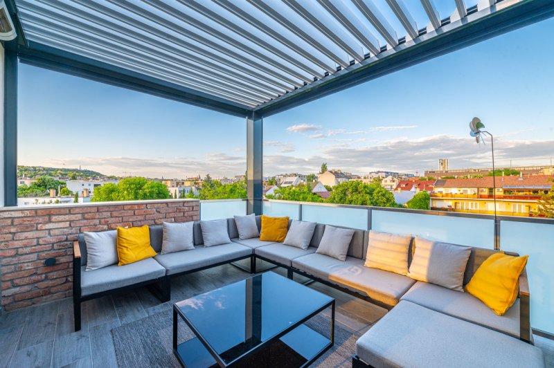 Eladó panorámás luxus Penthouse lakás a XI. kerületben