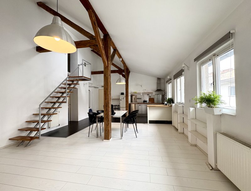 Eladó különleges loft lakás a Széll Kálmán téren!