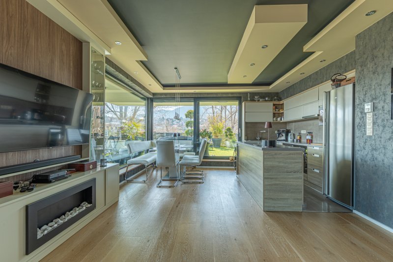 Eladó Luxus Penthouse Lakás Lélegzetelállító Panorámával  HELYSZÍN:  Ez az ingatlan egy prémium társasházban található, Budapest 3. kerületének folyamatosan fejlődő, zöldövezeti részén, Harsánylejtőn.