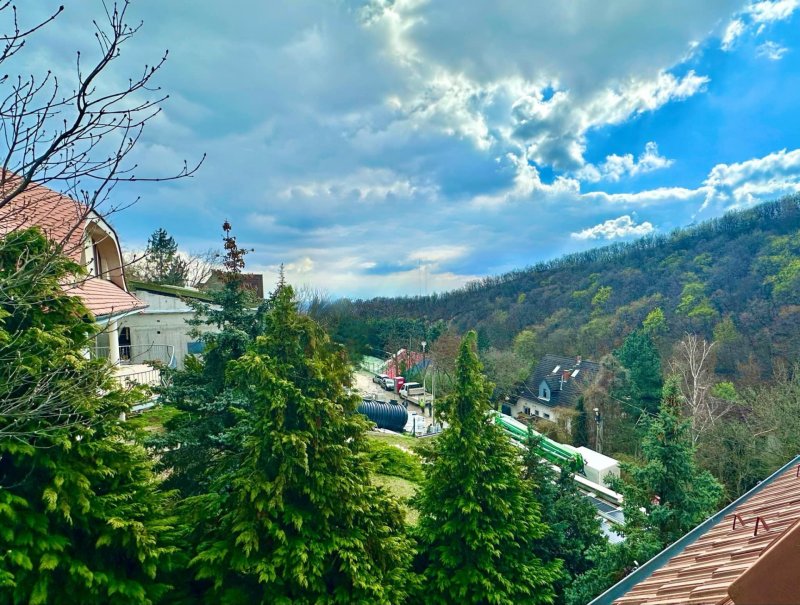 Eladó Panorámás Lakás a XII. kerületben – Modern Kényelmi Megoldásokkal