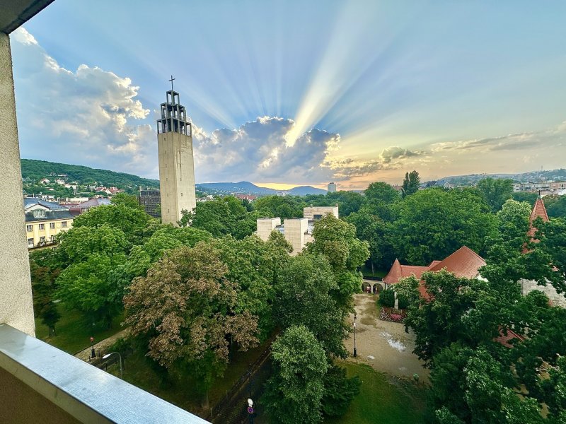 Zöldövezeti Oázis Buda Szívében – 3 Szobás,2 Erkélyes, Panorámás Luxuslakás Eladó!