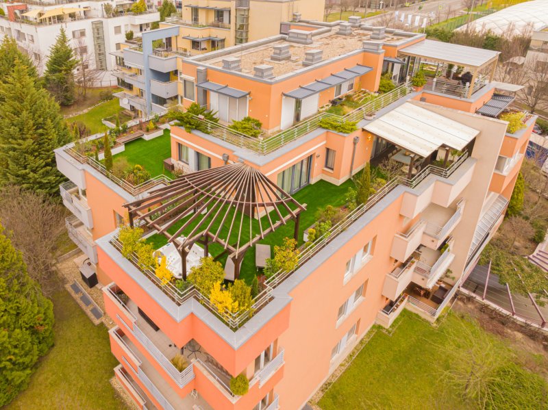 Eladó Panorámás Luxus Penthouse a Kőérberek-Tóváros Lakóparkban – Igazi Érték!