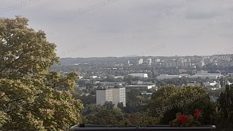 Eladó 3 szobás tégla lakás, panorámával a Jakabhegyről!
