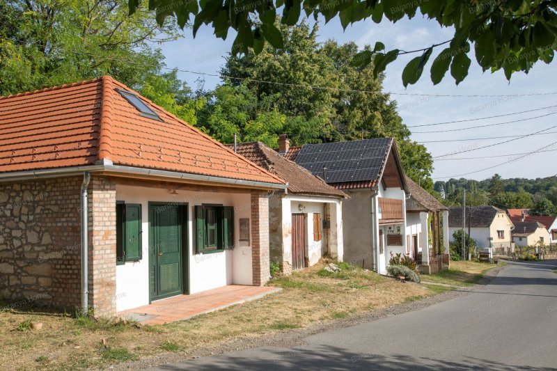 Eladó kisház Zengővárkony szívében!