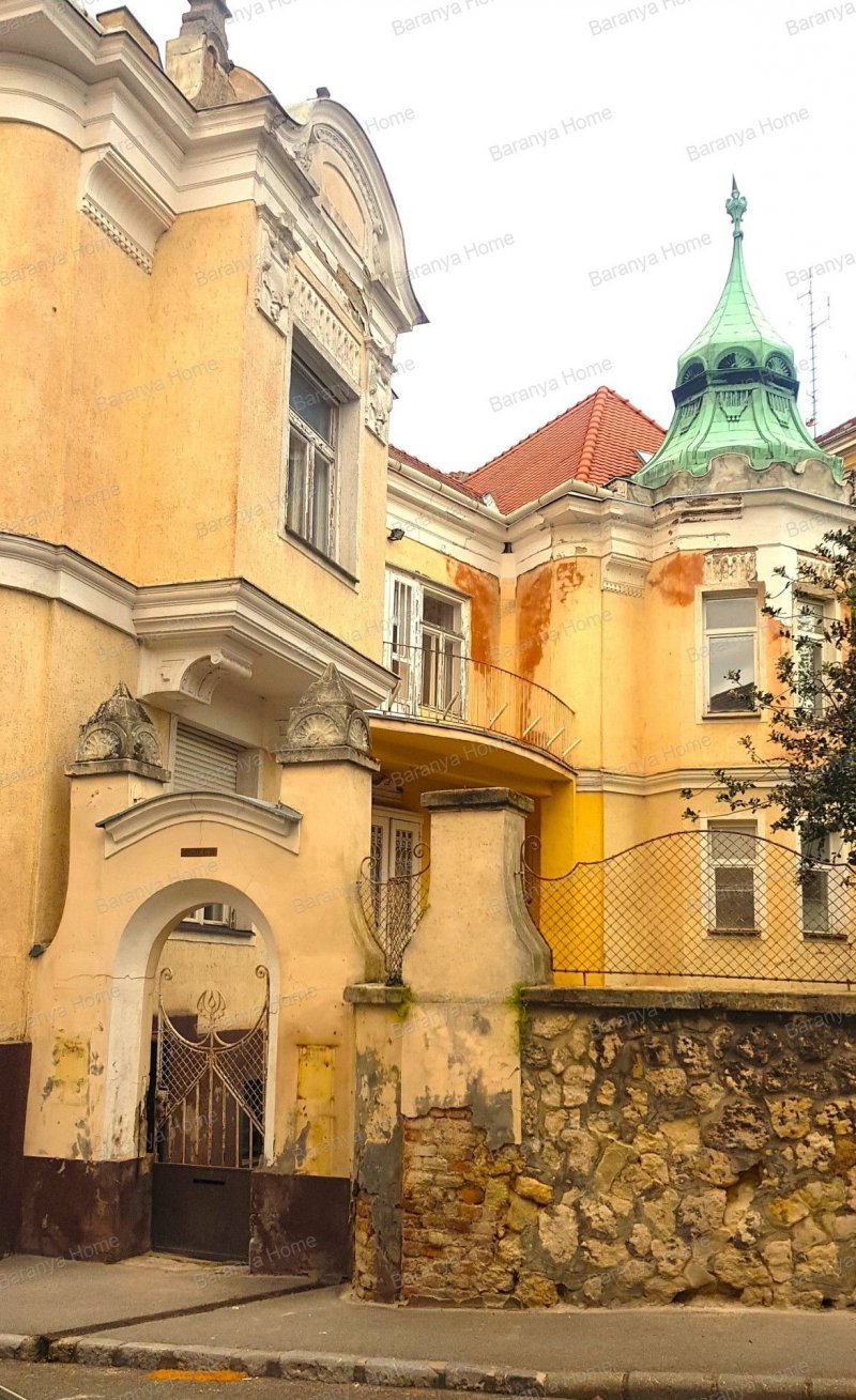 Eladó szecessziós villa épület Pécs belvárosában!