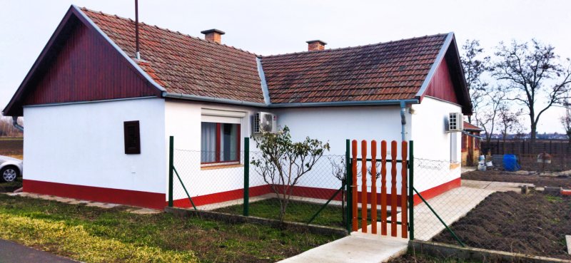 Fürjes természetközeli nyugaloma, az önellátás és gazdálkodás nyugalmával együtt eladó! 