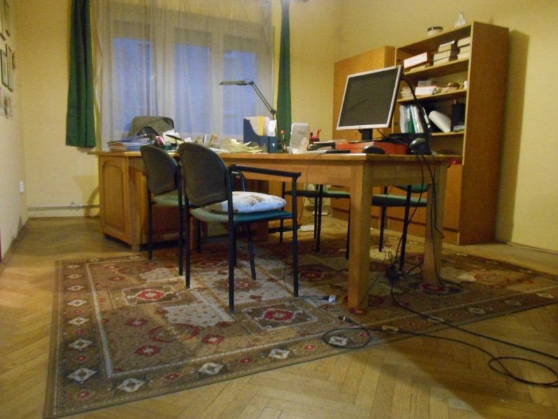 Pécs belvárosában nagy 3 szobás, tágas lakás széles körű lehetőségekkel eladó!