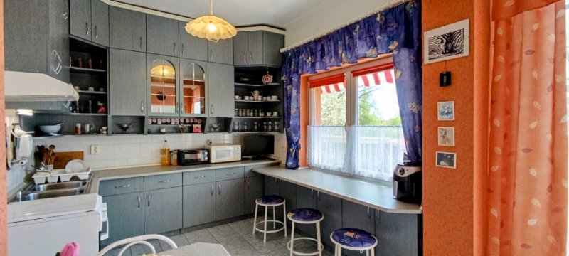 Eladó Gyulaváriban 140 m2-es családi ház, 60 m2-es üzlethelyiséggel ami lakás is lehet, vízparti kilátással!