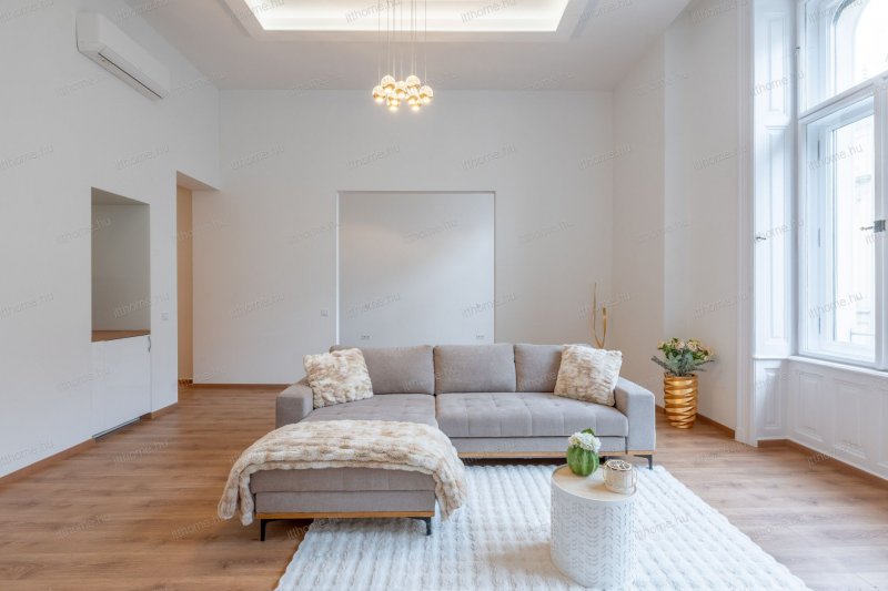 TIMELESS ELEGANCE AND UNCOMPROMISING COMFORT IN THE HEART OF DISTRICT V.