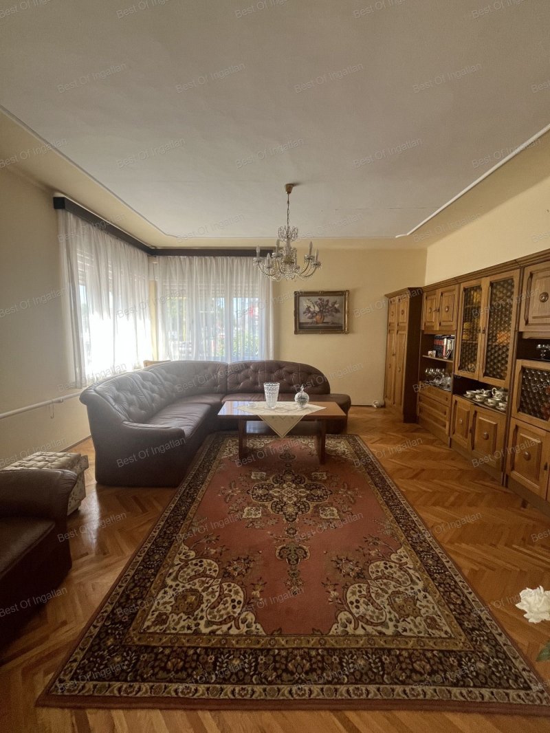 Győr-Szabadhegyen 3 szobás családi ház pincével, melléképülettel, garázzsal ELADÓ!
