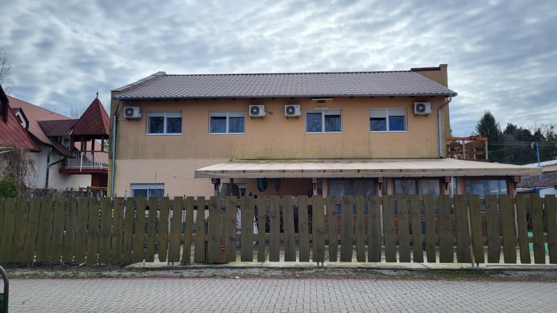 Közvetlen vízparti panzió eladó Balatonberényben!