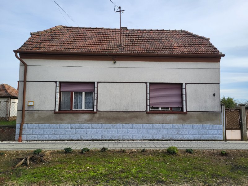 Az osztrák határ mellett családi ház eladó!