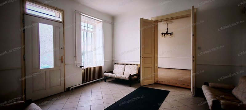 Városközponti ingatlan ELADÓ vállalkozásra vagy családi otthonnak!