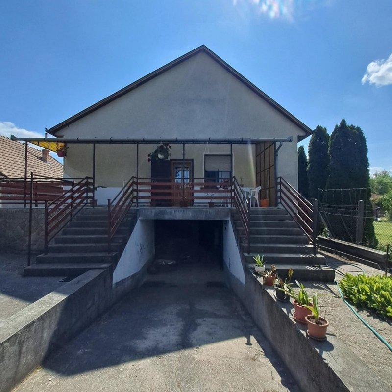 Monoron 3 szoba + nappalis családi ház 900 m2 telekkel