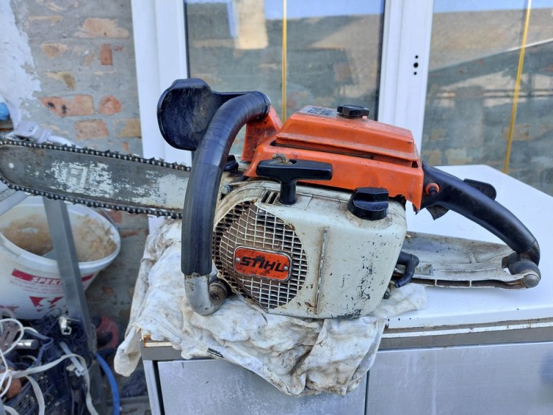Stihl 041Av erős gép régóta nem használt jó lap-lánc olajozás új gyertya Német gyártmány.Nálam kipróbálható átnézhető használt de nagyon erős jó csillag kerék.Ár;55 ezer ft.