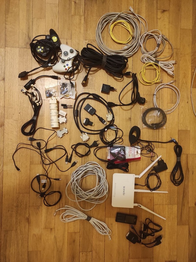 Elektronikai csomag Kábelek, kontroller, router, adapterek, és sok más!