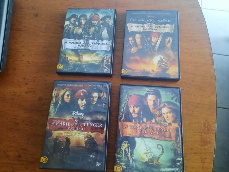 A Karib-tenger kalózai (4 dvd film)