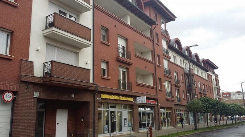 Belvárosban igényes, nappali + 2 szobás lakás teremgarázs beállóval kiadó!