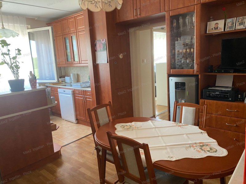 Oladi lakótelepen Nappali+3 szobás lakás eladó