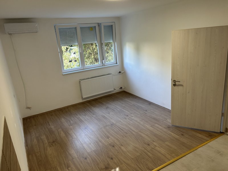 Tatabányán 1+2 félszobás földszinti téglalakás