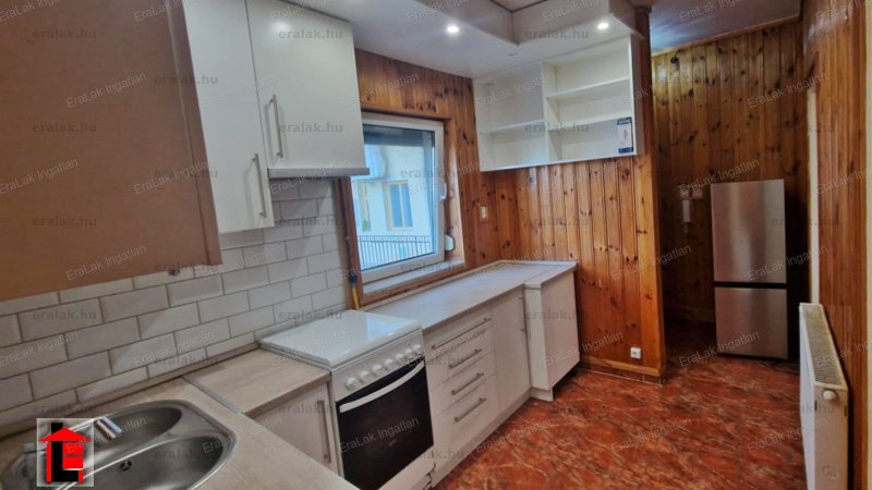 Győr-Révfaluban 3 szobás tégla lakás eladó. Azonnali átadással.