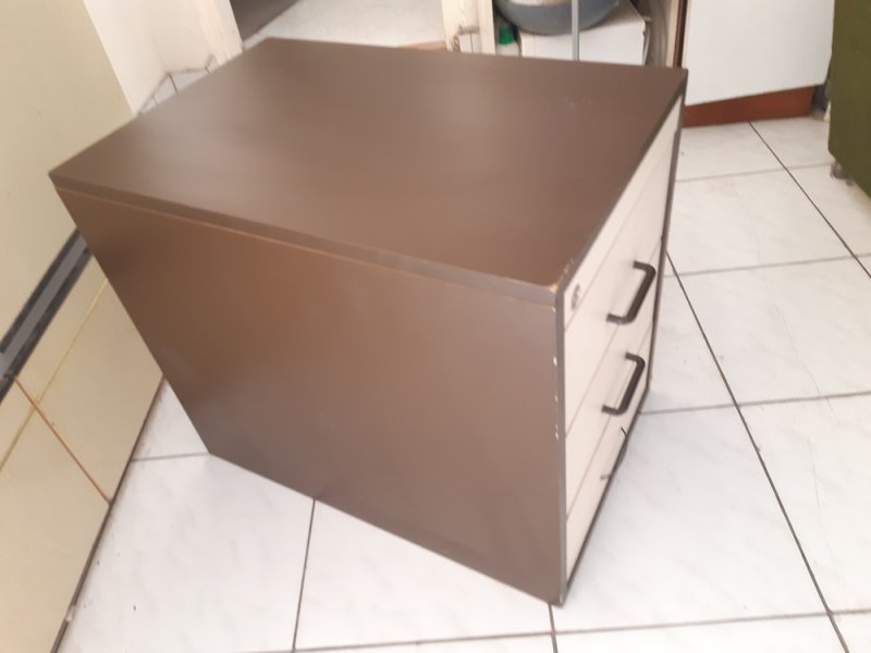 3 fiókos barna komód 41x63cm