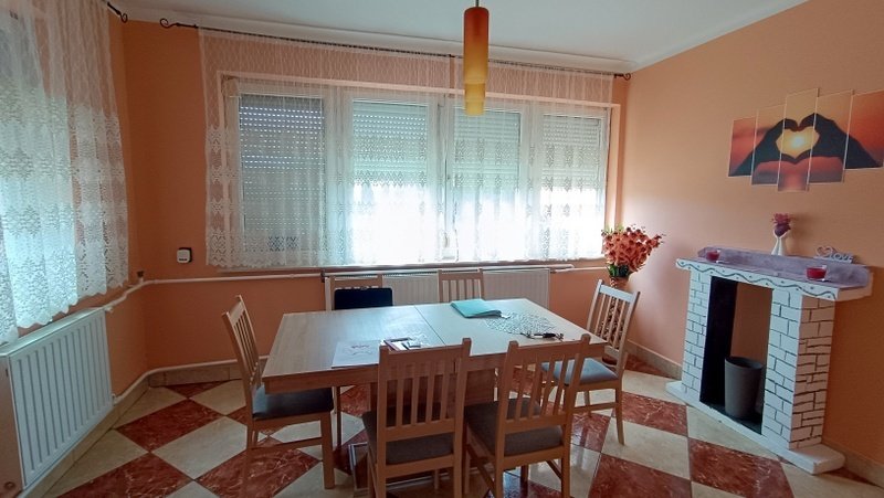 Eladó tágas családi ház Tiszavasváriban – Kiváló lehetőség a vállalkozóknak is!