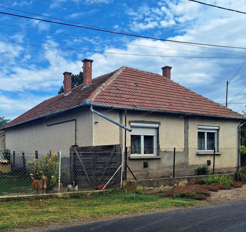 Eladó Tápiógyörgyén 3 szobás 101 nm-es családi ház.
