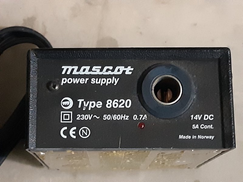MASCOT 8620 14V és 5A tápegység működő