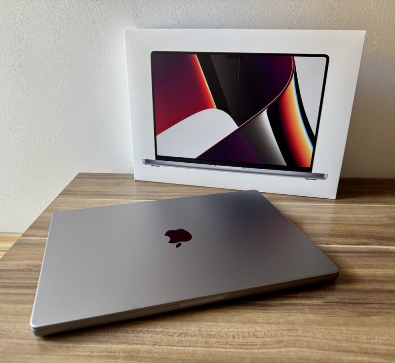 új MacBook Pro 16 hüvelykes M1 Max 2TB SSD 64GB Apple space gray asztroszürke ajándék