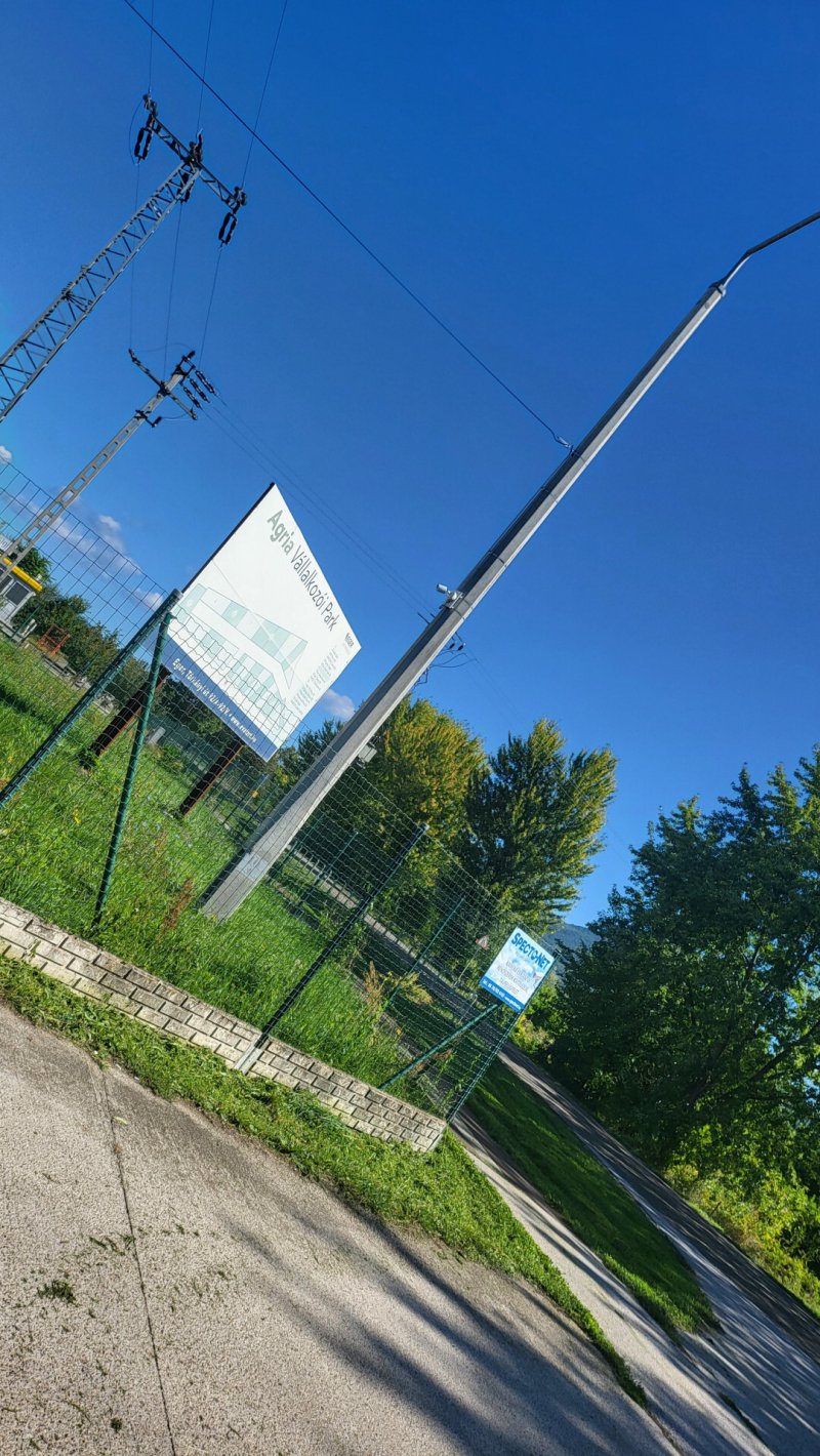 Felnémeti Agria Válalkozó parkban iprterület  eladó  20-9751413