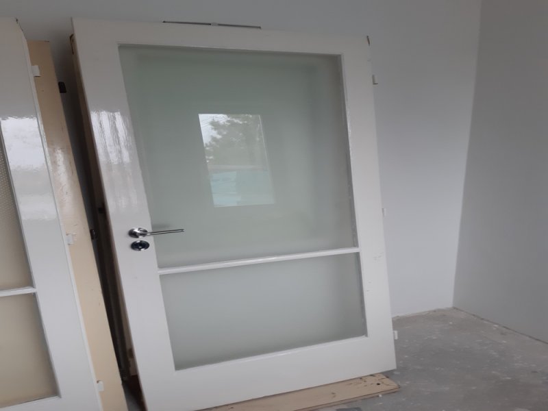 Beltéri ajtólap 87x198,5cm üveges falcos jobbos zárral kilinccsel