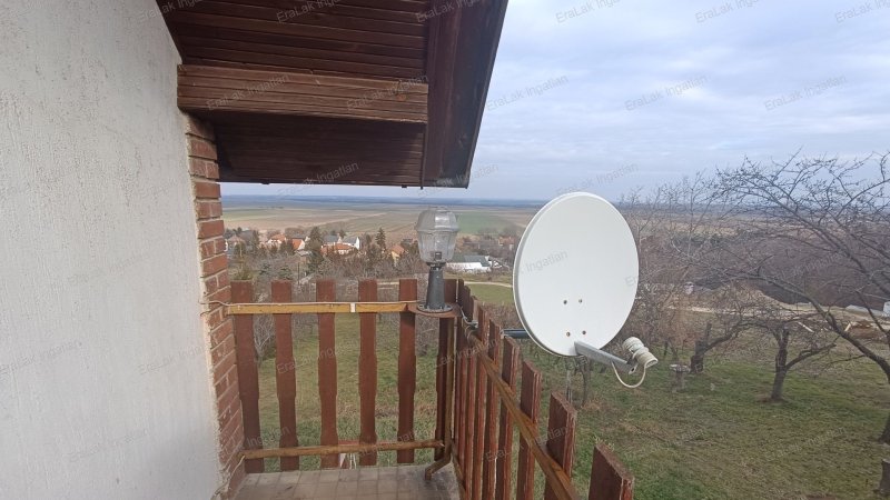 Örökpanorámás- családi ház - Győrújbaráton.