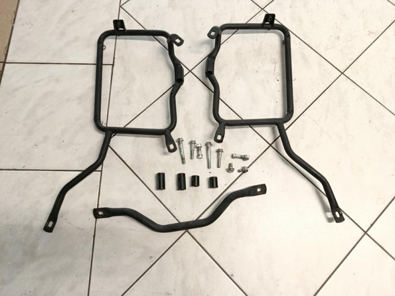Benelli TRK502 oldaldoboztartó (GIVI)