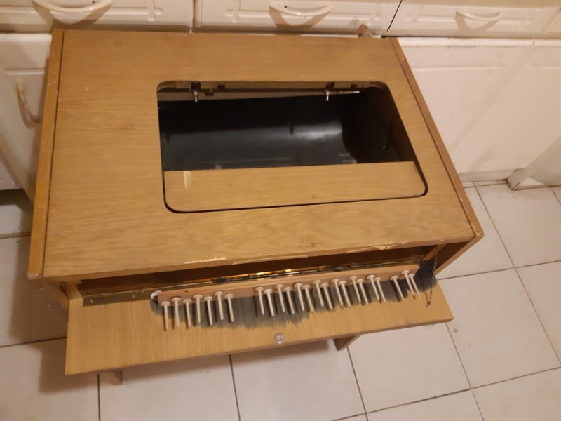 Retró Veritas Textima NDK-s varrógép asztal